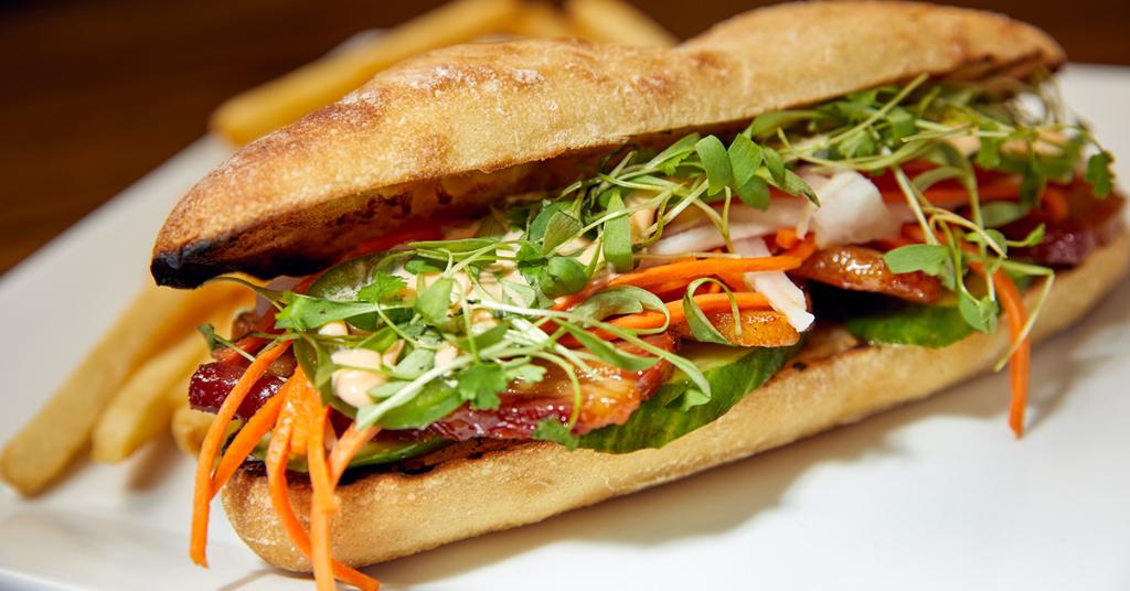 UniversalORL's tweet image. 🚨 NEW FOOD ALERT 🚨

Confisco Grille is serving up a new menu. Those Sweet and Sour Sticky Ribs *chef's kiss*