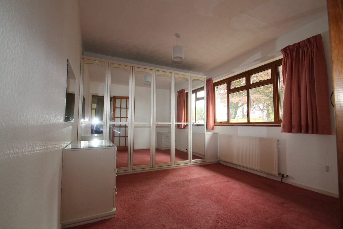 Three bedroom detached #bungalow in #Derriford, £975 PCM.

The #property benefits from built in wardrobes, an enclosed rear garden with patio area, driveway with parking for 3 cars &amp; a garage.

For more information, please visit our website mblettings.com #lettings