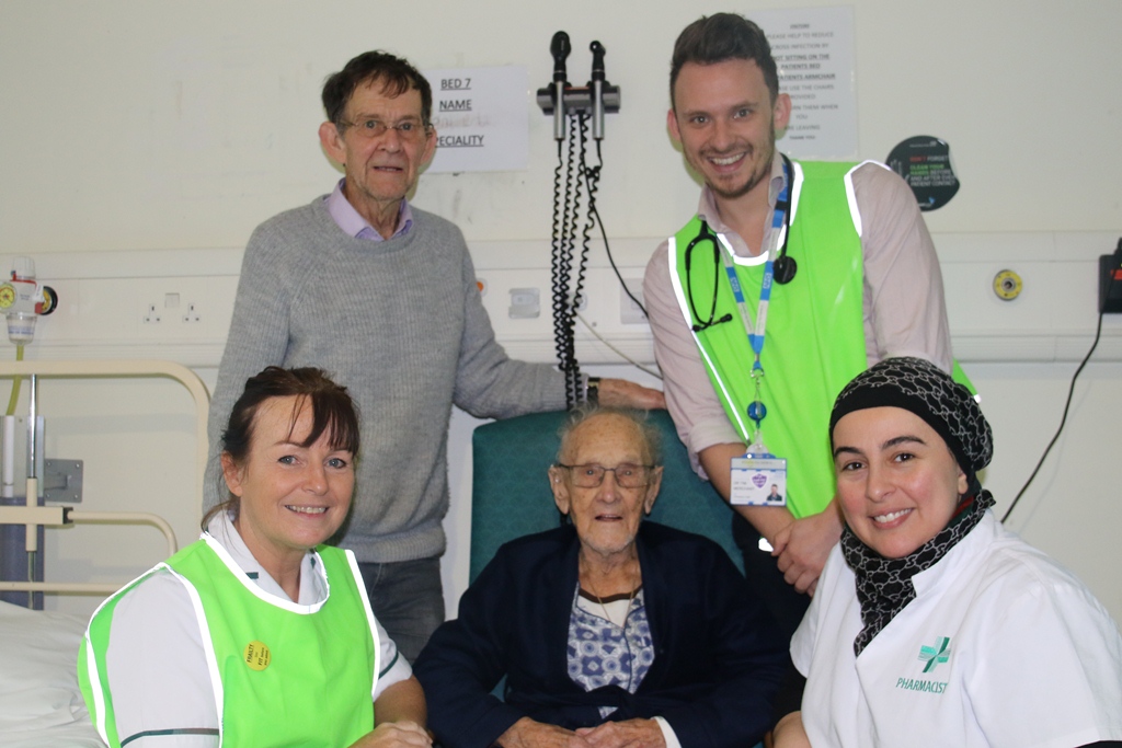 StockportNHS's tweet photo. Bob Teers, aged 104, is the latest patient to benefit from our new FIT team who provide extra support for our frailer patients, ensuring they get the personalised care they need. #rightcare https://t.co/tJoZZq18tU https://t.co/EcsBQW5XXz