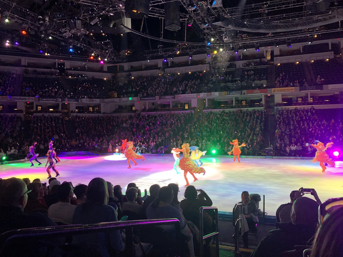 CreeksideElem's tweet photo. All 560+ K-1-2 children, chaperones, and staff from Creekside arrived on 10 @myfcs @fcsschoolbus and is enjoying @DisneyOnIce #WorldsofEnchantment at Bankers Life Fieldhouse! Ready for the 2nd half of the show!! https://t.co/catjGg6mPU