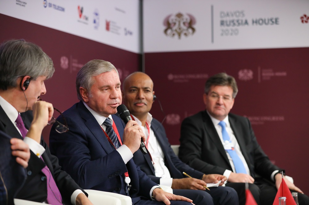 Russia House in Davos is continuing to welcome guests and business programme participants. Today, the Russian residence in Davos welcomed over 600 people.

Read more: houserussia.com/en/news/davos-…

#RussianHouseDavos #Roscongress #wef20