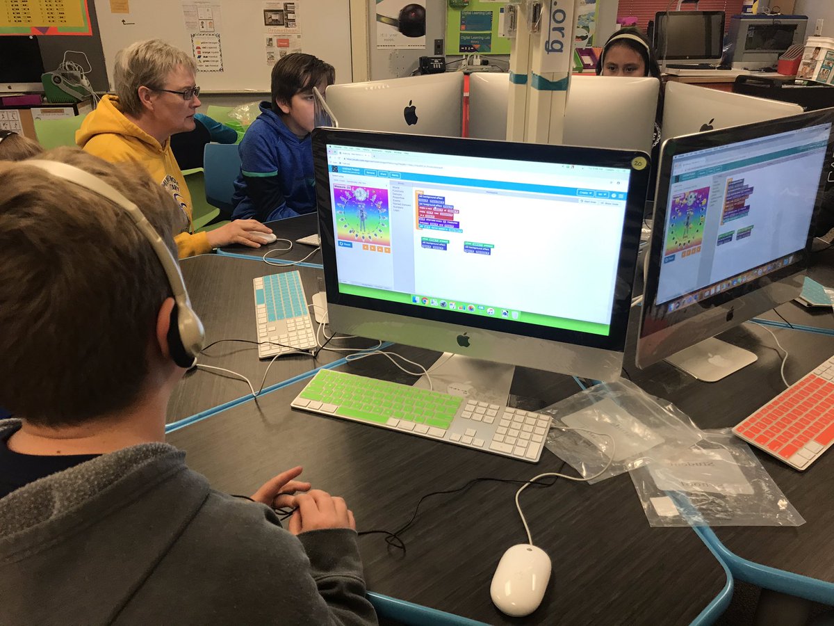 Coding is a thing...  Mrs.Gorham’s amazing fourth graders coding and creating some animation videos to music!  #Code #DIgitalLearningLab #NextGreatMind #ADayInSchool   @chris_zone4 @APSLZ4 @ABQschools @Maverik