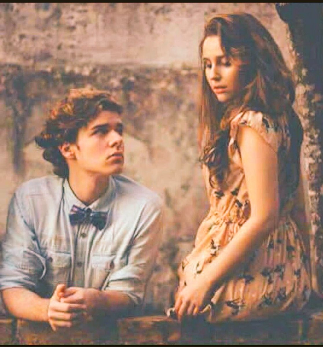 يآنصيب الغير وش ذنبي انا
   لآذكرتك وابتدى صدري يضيق !