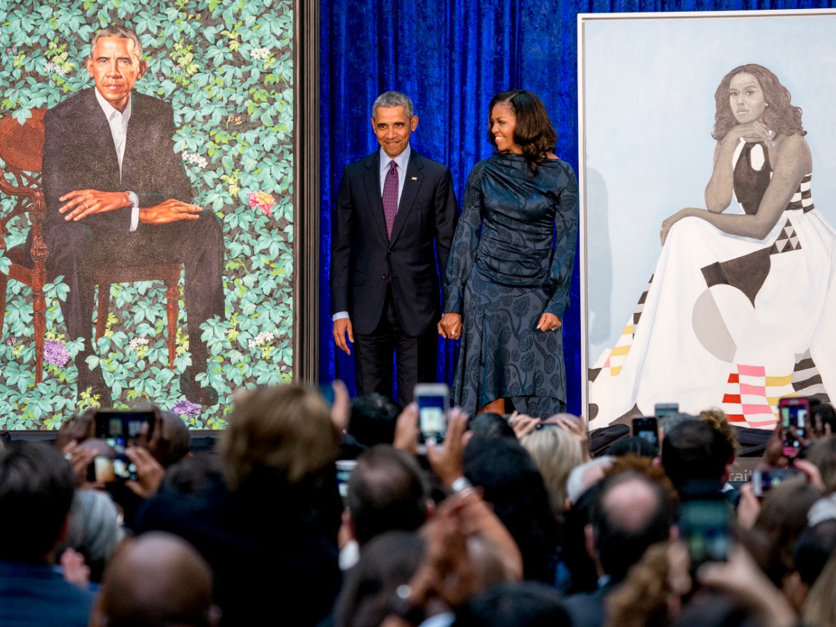 DCist's tweet photo. The National Portrait Gallery's official portraits of the Obamas are going on a year-long U.S. tour. https://t.co/Bey0QMPepZ https://t.co/uZGlneDTi9