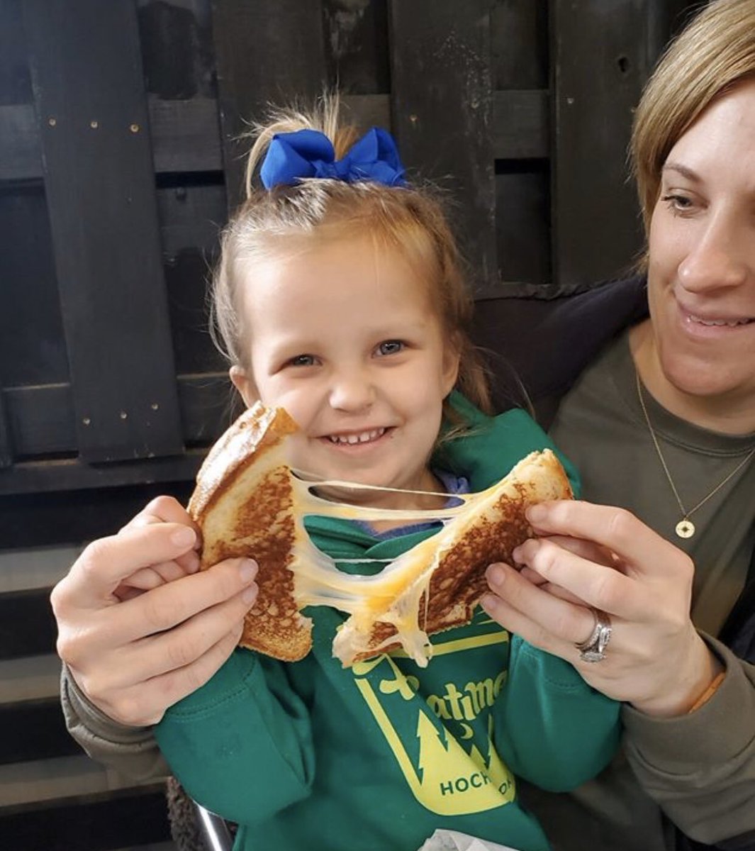 R0LLINGF0RK's tweet image. Our cheese pull creates smiles. #EatGoodFeelGood #Takery #Hochatown #BrokenBow 
580-494-ROLL
Hochatown.net