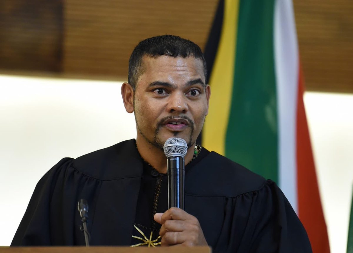 DIRCO_ZA's tweet photo. Words of wisdom. International Relations and Cooperation Deputy Minister, Mr @alvinbotes talks to learners about South Africa’s foreign policy and the possible career trajectory for an International Relations student. #DIRCOOpenDay #BackToSchool https://t.co/6aMOvud7en