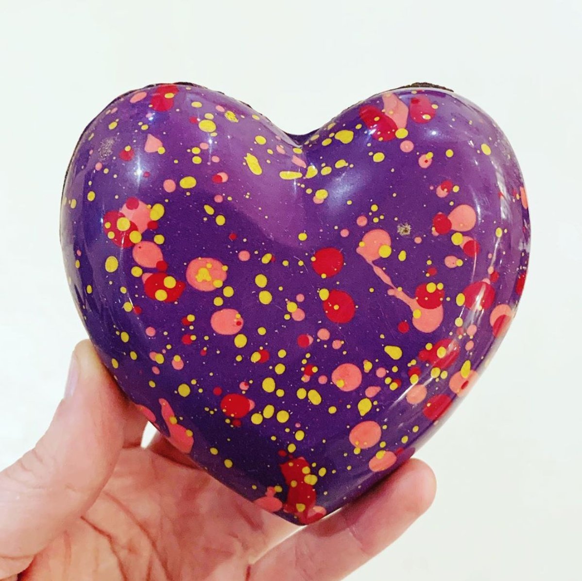 Ils sont beaux mes cœurs... et attendez de goûter l’intérieur ! 😍 
---
In love with my hearts... and wait till you taste what’s inside! 😍 
📸: Juliette Choco