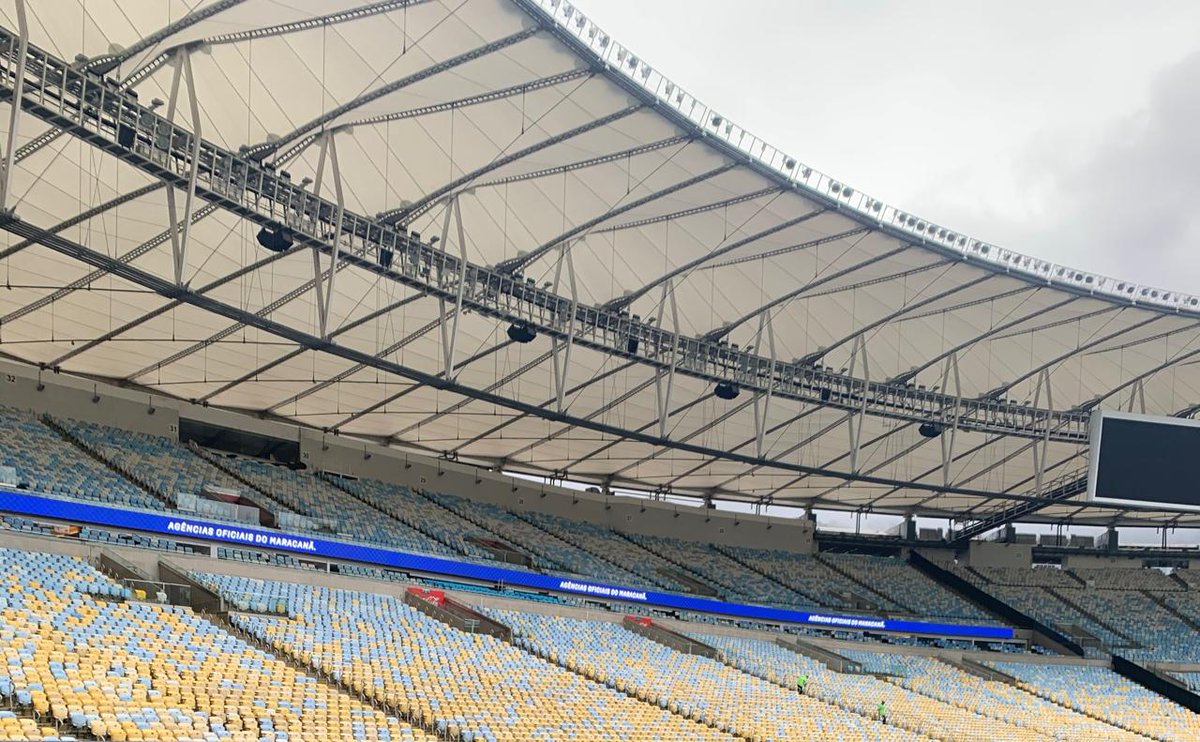 maracana's tweet photo. "Tricolor eu sou capaz, de deixar tudo pra trás só pra te ver..." 🎶

Alô, torcida do Fluzão! Vai colar aqui mais tarde? Manda sua mensagem com #FalaMaraca, ela pode aparecer no meu novo LED! 🇮🇹 https://t.co/sprLWgCf3Y