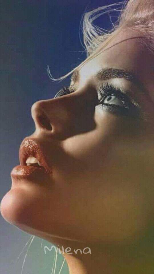 لو يُباح لي حضنك الان ، لهمست لك تسعة وتسعون أحبك و المئة خبئني بك.