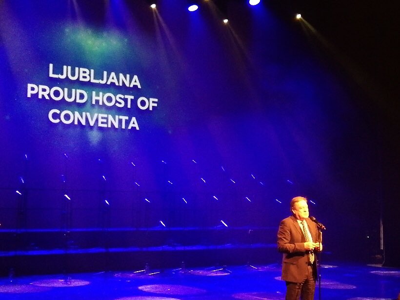 tourism_slo's tweet photo. Danes se je s podelitvijo nagrad Meeting Stars Awards začela 12. Conventa. 🌟 Udeležence so nagovorili: direktor Slovenskega kongresnega urada Miha Kovačič, župan Ljubljane Zoran Janković in državna sekretarka Eva Štravs Podlogar. #conventa2020 #conventaexperience #ifeelsLOVEnia https://t.co/4NY3c7cNZA