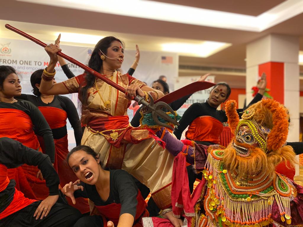 SHAKTIVAHINI's tweet photo. Art speaks beyond words!
this becomes evident while watching an artist group showcases performative storytelling on the theme "I Rise".

#EndTrafficking
#IgnitetheFORCE https://t.co/zCR1HO58xs