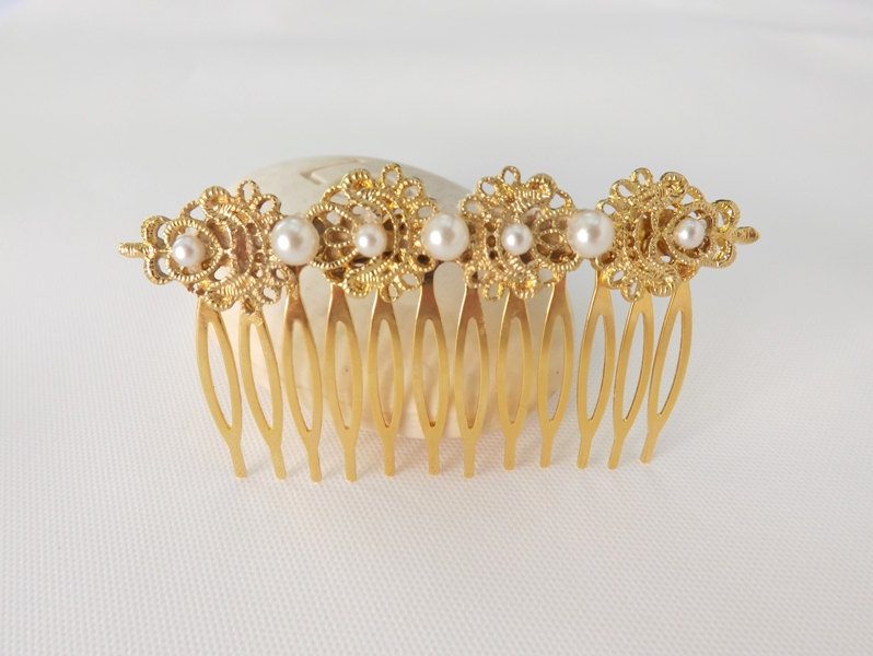 Excited to share the latest addition to my #etsy shop: Bridal gold vintage ivory pearls side hair comb etsy.me/37fml4d #weddings #accessories #gold #wedding #classic #bridalhaircomb #goldhaircomb #vintagehaircomb #vintageheadpiece