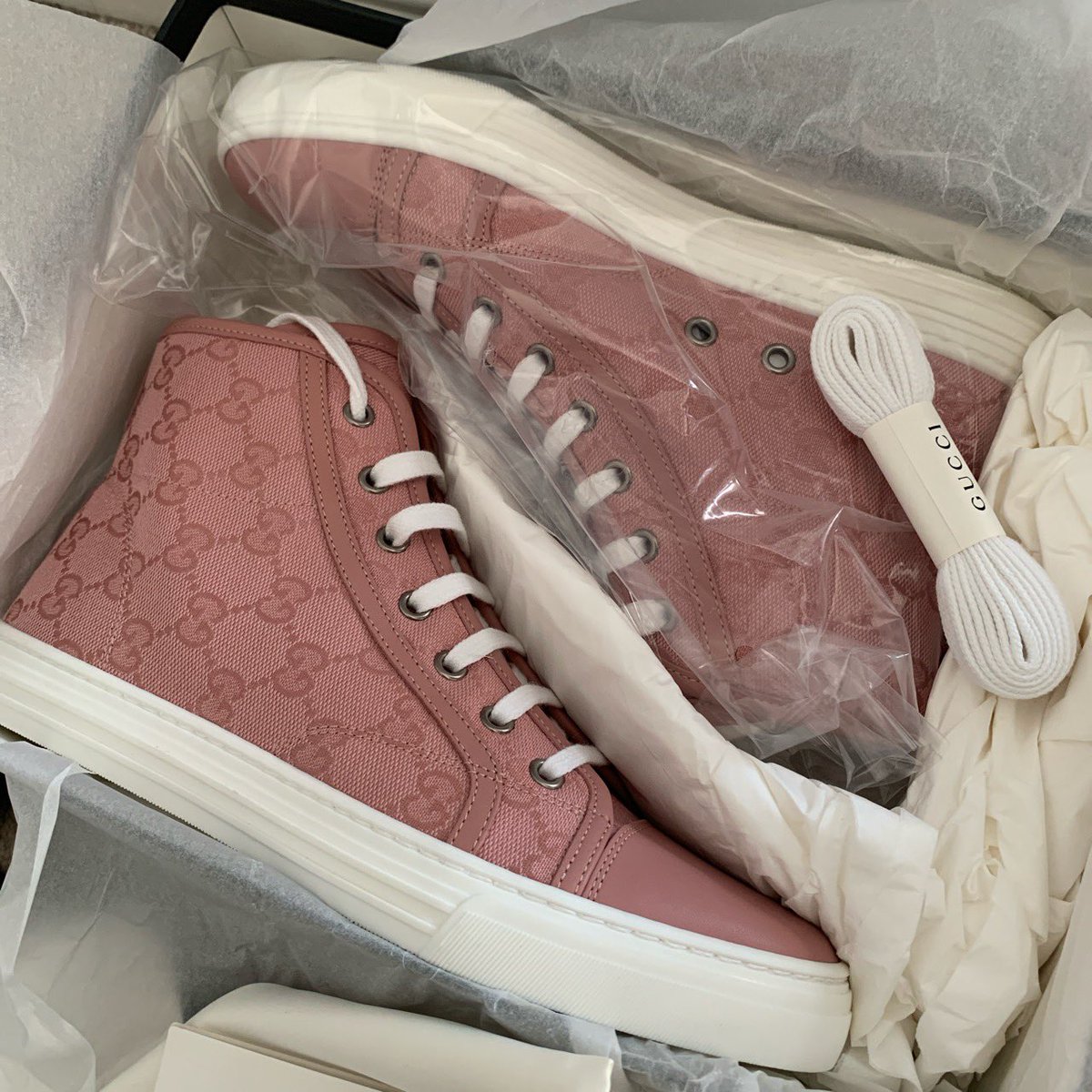 SourceExtra's tweet image. FOR SALE : 
GUCCI MONOGRAM HIGH TOPs 

EU37.5 | £275 | ONLINE NOW