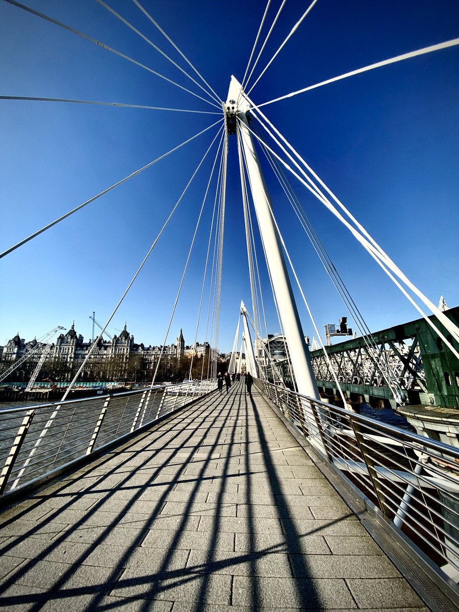DesignsMick's tweet photo. London Town #londonlife #sunshineday https://t.co/Sg7RcHTe60