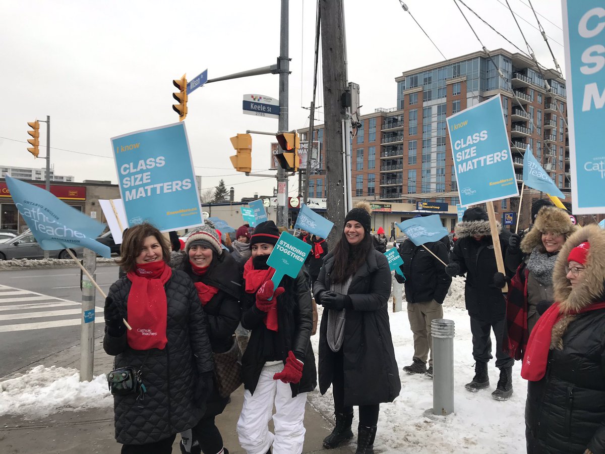 cinamaria79's tweet photo. Defending our world class publicly funded education system!! #Solidarity #cutshurtkids #onpoli #onted @tsuOECTA @OECTAProv https://t.co/nDFZBTcCb6