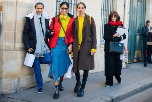 People_TopFash's tweet photo. Celebrity> See what the models are wearing off-duty during Co => https://t.co/dsMeRzyjsq #celebrity https://t.co/Juvh71K2EL
