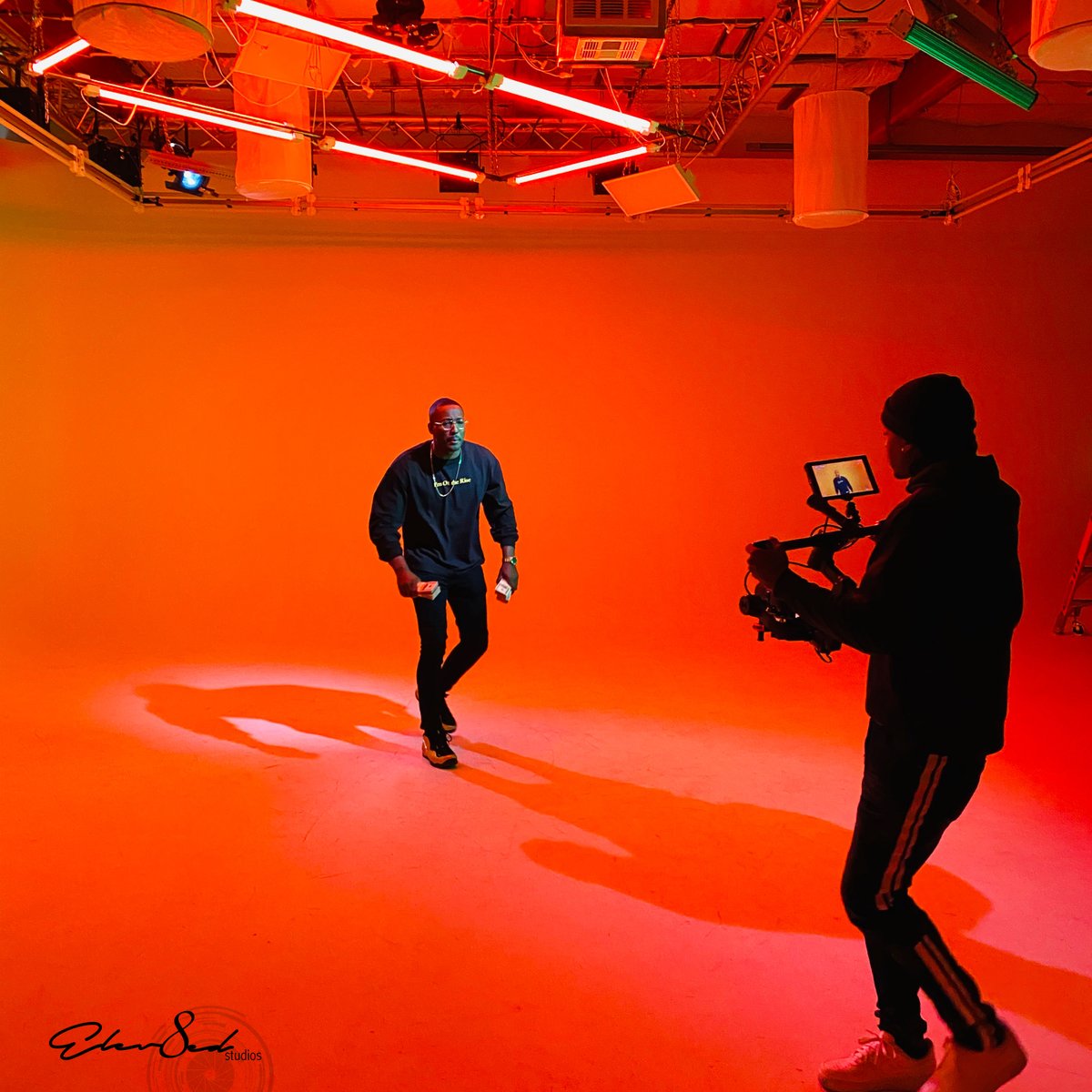 #BTS #videoshoot @yungheight
#Shooter: @headshotsfilms
#sacramentostudio #videoshoot #sacramentomedia #creative #newmusic #recordingstudio #cinematography #cinematographer #hiphop #sacramentorecordingstudio #bayareamusic #fogmachine #sacramentoproud #setlife #norcalphotographer