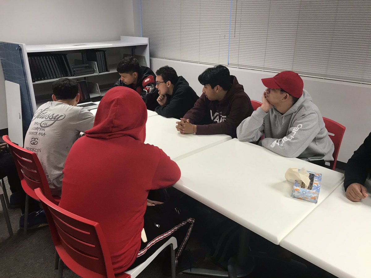 BVCoog13's tweet image. Today at @FurrHS we discussed how little things add up to make changes. Great discussions with great students #mentoring #ATMP #ATMProject #AscendingToMen #HISDEmpowers