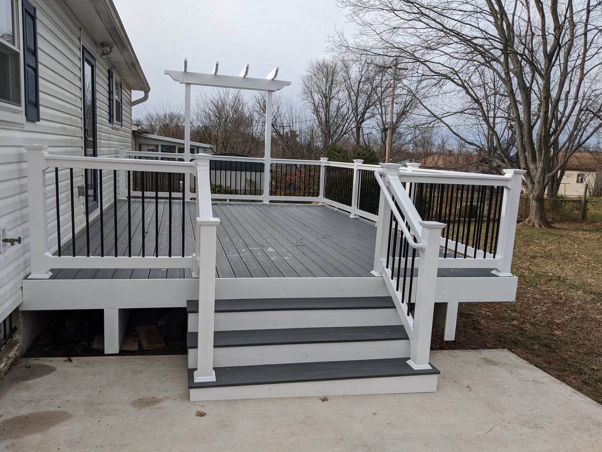 FDConnection_MD's tweet photo. #TestimonialTuesday: "I love my deck &amp; look forward to using it when the weather gets warmer. Everyone involved was professional, polite, very willing to answer my questions. I would recommend your company to others. My deck is as I had visualized and has everything I wanted." https://t.co/OU9W8kywFH