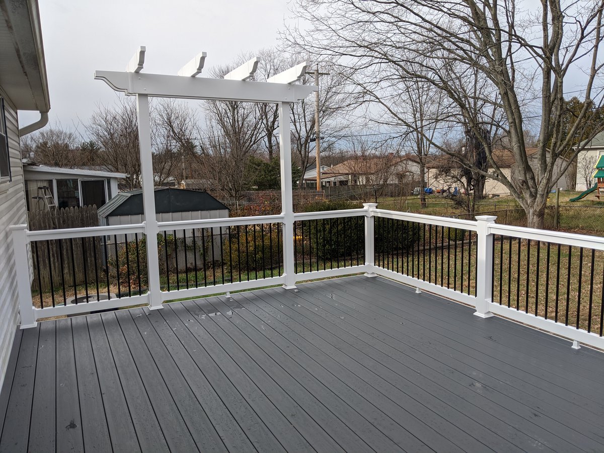 FDConnection_MD's tweet photo. #TestimonialTuesday: "I love my deck &amp; look forward to using it when the weather gets warmer. Everyone involved was professional, polite, very willing to answer my questions. I would recommend your company to others. My deck is as I had visualized and has everything I wanted." https://t.co/OU9W8kywFH