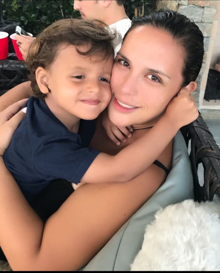 FasdaValeOF's tweet photo. #NationalHugDay 🥰
Feliz dia do Abraço família que amo
#ValePadron ❤ https://t.co/yN6fb9lgiI