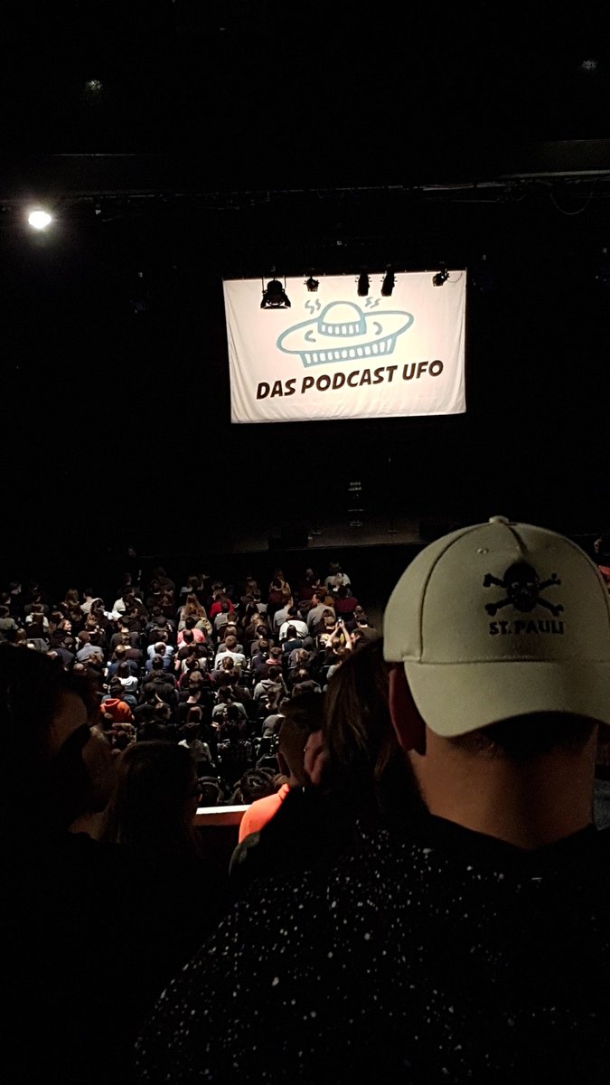 GrobeLaberwurst's tweet photo. Die groben Laberwürste haben es in die fast letzte Reihe geschafft...

#pufolive #pufo #hamburg #kampnagel #podcast https://t.co/jl1cztfBP5