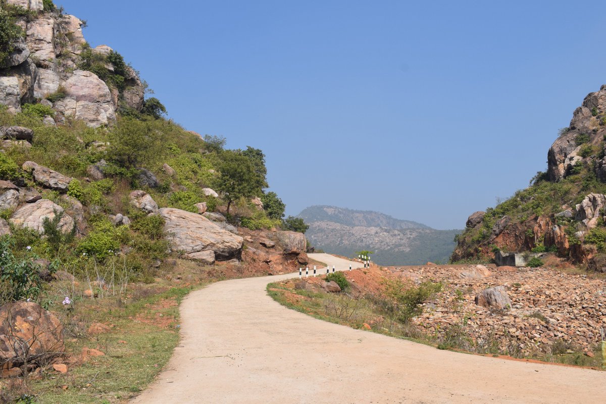 ssgapu22's tweet photo. A road near #GadaChandi pitha in #Keonjhar, #Odisha constructed through the #Hadagarh hills. On this road, you could clearly enjoy the view and could see the beautiful #Tribal Houses with different natural colors.
For more such photographs, visit https://t.co/44RDNeWzVa https://t.co/jCeMvMR0mm