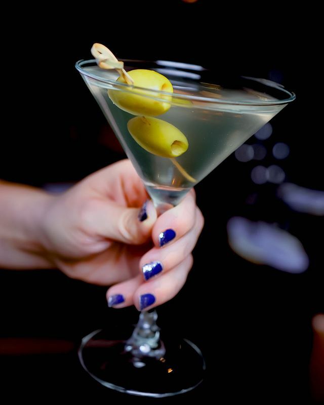 How do you like your martini? Vodka or gin?
.
Join us for a martini, just how you like it! 🍸
.
#martini #gin #vodka #cocktail #cocktails #havedrinks #havedinner #highlandavenue #hollarmill #hickorync ift.tt/2sQcO4E