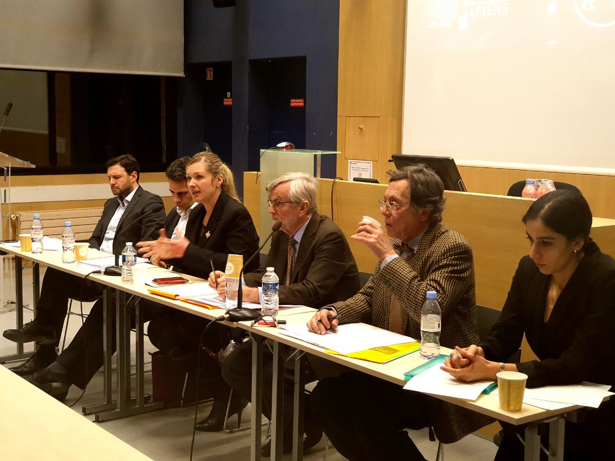 "L'UE n'est pas là pour favoriser la croissance d'une entreprise à l'international mais pour protéger ses consommateurs. Mais pour un entrepreneur, il n'y a pas un marché unique UE. Contrairement aux US où on peut toucher tous les habitants" <a href="/V_Faure_Muntian/">Valéria Faure-Muntian</a> #MarchéNumériqueUE