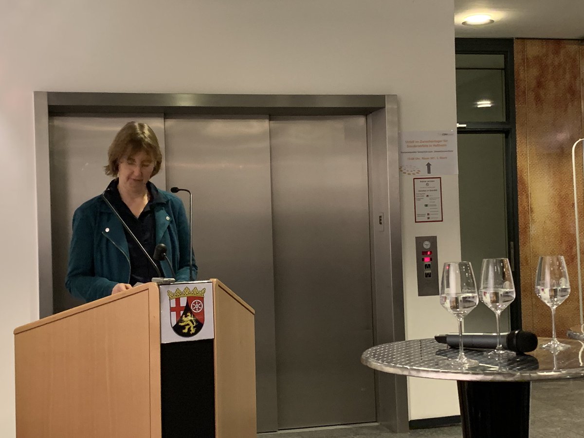 Vielfalt_RLP's tweet photo. Die Landesbeauftragte für Gleichgeschlechtliche Lebensweisen Christiane Rohleder eröffnet die Ausstellung "Verschweigen Verurteilen - Verfolgung von Homosexualität in Rheinland-Pfalz von 1946 - 1973" im Abgeordnetenhaus in Mainz. #175a https://t.co/lcCZHx1dAm https://t.co/eoYYN14Y3f