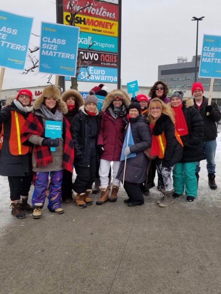 cinamaria79's tweet photo. “Standing Together” #Solidarity #cutshurtkids #onpoli #onted @tsuOECTA @OECTAProv https://t.co/JfzR1ZBcGt
