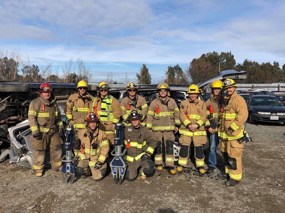 CALFIRETGU's tweet photo. Firefighters from CAL FIRE, Tehama County Fire Dept, and Red Bluff Fire Dept recently trained on vehicle extrication with the new extrication tools obtained last year.  #CALFIRETGU2020 #TCFD #RBFD https://t.co/cgU9xgWZEf