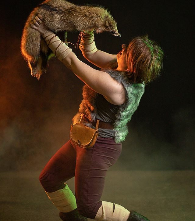 AmberLaces's tweet photo. The raccoon dog attacks!
.
#vikingreenactment #historicalreenactment #vikinglady #vikingclothing #vikingoutfit #vikingboobbling #vikingjewelry #vikings #norse #naturalbeauty #handmade #vikingclothes #norsewoman #oldnorse #vikingage #vikingreenactment #vikingtid #vikingreen… https://t.co/7LqWQs18iG