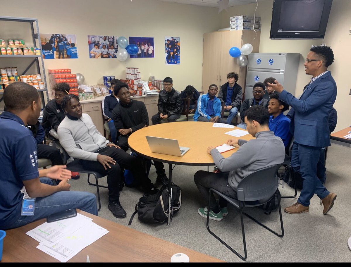 HISD_ATMP's tweet image. Students from @PilgrimHISD and @WHS_HUSKIES hear from their program managers today. Great things happening in HISD! #ATMP #ATMProject #AscendingToMen #HISDEmpowers