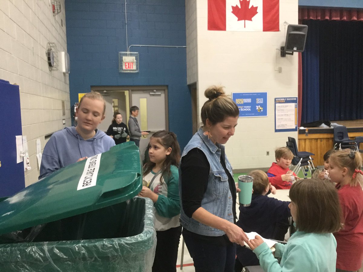 WestwoodUGDSB's tweet photo. Today we had an entire school breakfast #raiseafoodlover #rafl #zehrs thanks so much, you make a difference to so many @WestwoodUGDSB @ugdsb @SuccessUgdsb building #community. Thanks for helping with our daily #snackprogram https://t.co/1rBBsYKuKa