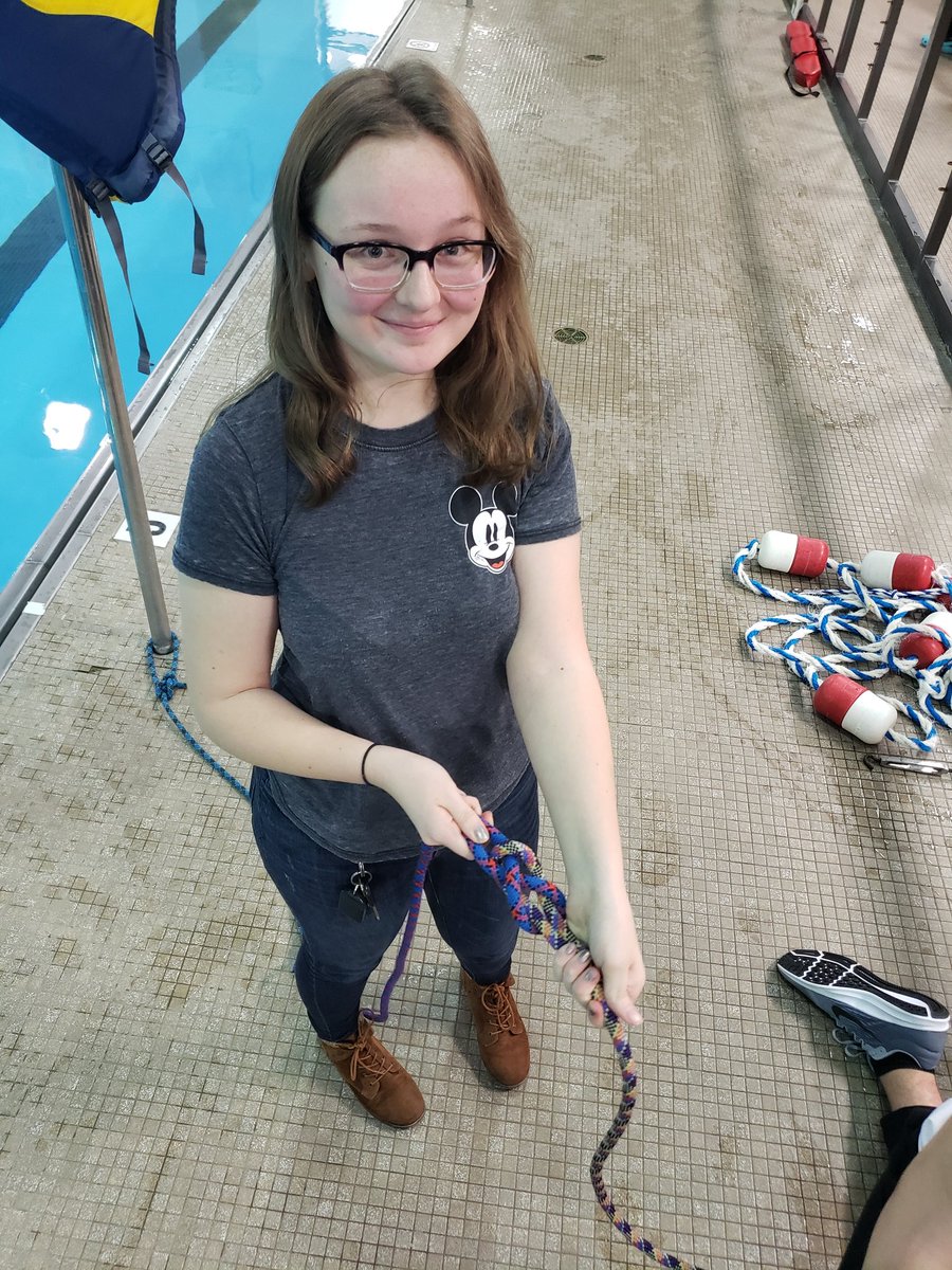 Scuba_D218's tweet photo. @ShepardAstros Advanced students learning to tie knots underwater for their search and rescue dive.
@D218PEHealthDE
#sheetbend
#doublehitch
#bowline https://t.co/vduZrgZGD3
