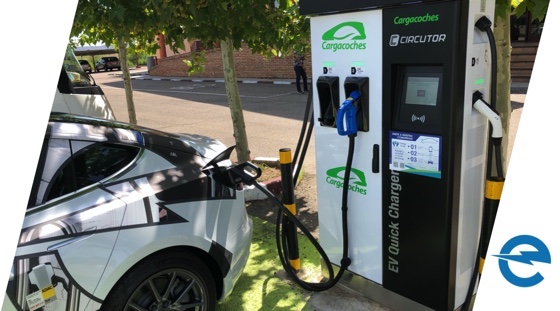 stefan_blome's tweet photo. Akkus beim #Elektrofahrzeug sind oft der Aufhänger für Diskussionen. Es geht um die Gesamtbilanz nach Herstellung und im laufenden Betrieb. #Akkus sind besser, als viele glauben. https://t.co/pAp5rMDBfE #elektroauto #emobility #elektromobilität #emobicon https://t.co/IjSOrBqh5d