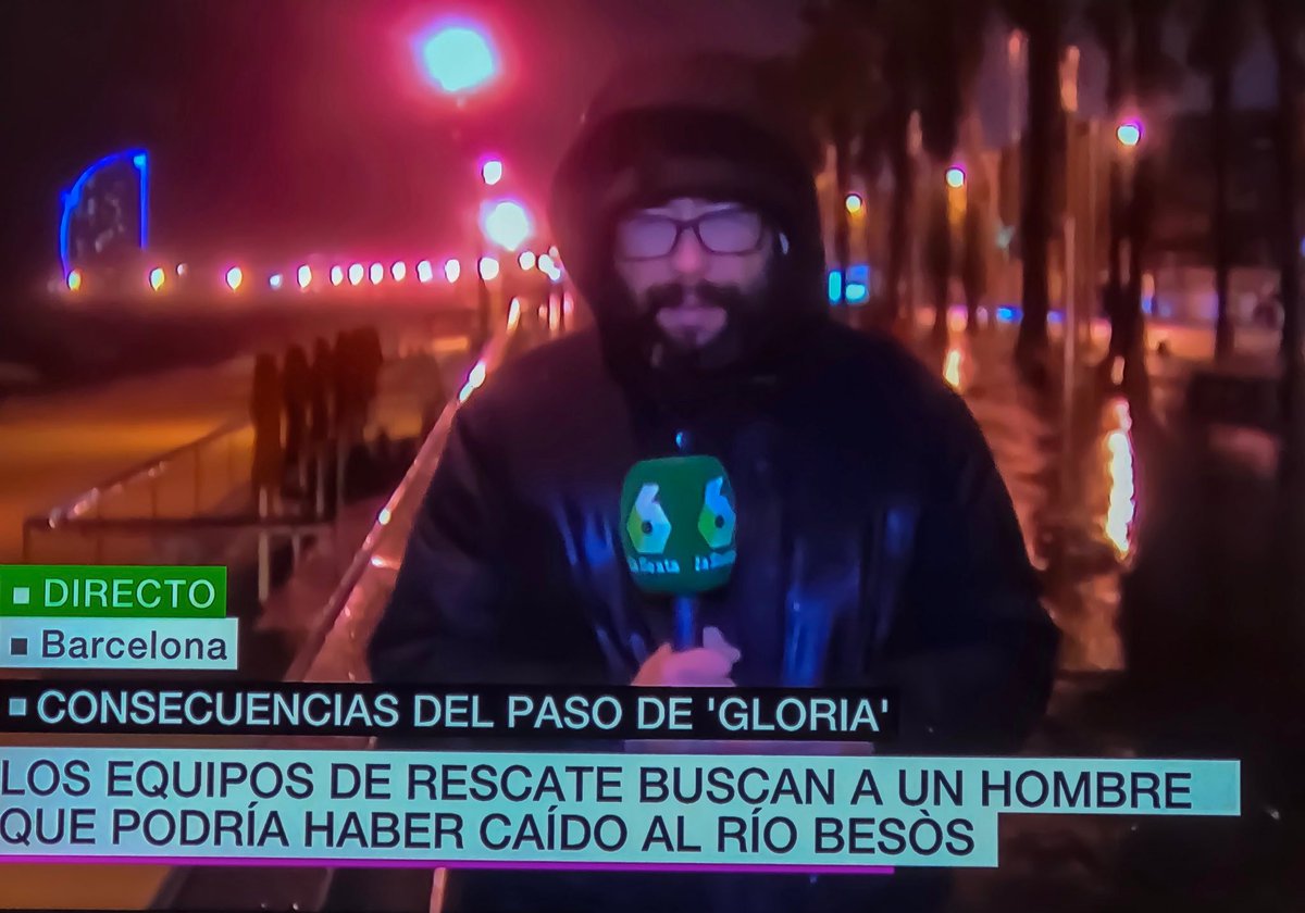 Purnas's tweet photo. Hasta que un reportero no tenga un accidente o enfermedad grave (espero no ser yo) seguiremos informando en directo desde sitios donde decimos que está prohibido pasar después de haber hecho kilómetros por carreteras por las que decimos que está prohibido circular #Gloria ¿Para? https://t.co/Rm3HuEU7PH