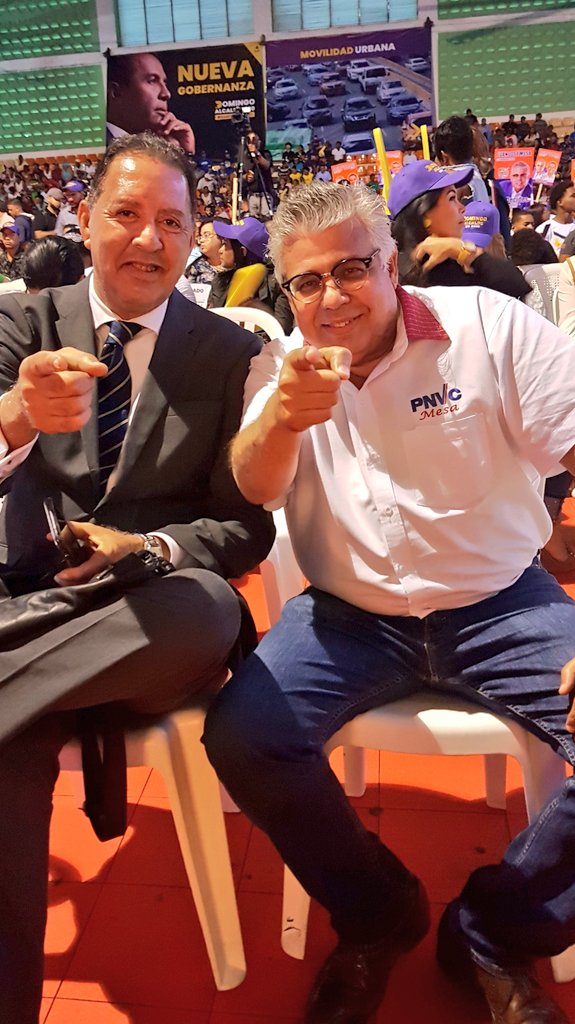 Mesajuanjose's tweet photo. Faltan 25 días

Junto al pastor Johnny Martínez y el compromiso buscar #UnoMás por la victoria.

Para construir una Capital🇩🇴 a partir del #16F2020 repensada para la gente, abierta, acogedora, dinámica, diversa, segura, sin tapones y cosmopolita.

@DomingoCG1 #UnaCiudadParaTi https://t.co/95Mt4jnNl1