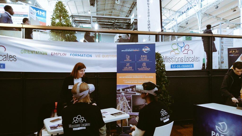FRTPIDF's tweet photo. Beaucoup de jeunes sur l'espace des #MissionsLocales et de la ville de @Paris où nous vous proposons de decouvrir les #TravauxPublics en réalité virtuelle à la Grande Halle de la #Villette au salon #Paris pour l'#Emploi des #Jeunes.
#PPEJ20 #FranchementRespectRespect https://t.co/Stp8HB2QSt