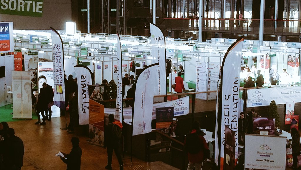FRTPIDF's tweet photo. Beaucoup de jeunes sur l'espace des #MissionsLocales et de la ville de @Paris où nous vous proposons de decouvrir les #TravauxPublics en réalité virtuelle à la Grande Halle de la #Villette au salon #Paris pour l'#Emploi des #Jeunes.
#PPEJ20 #FranchementRespectRespect https://t.co/Stp8HB2QSt