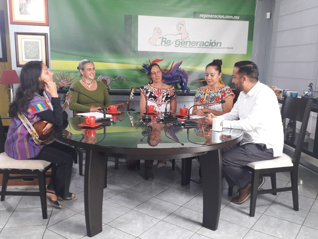 MxRegeneracion's tweet photo. ¡Hoy a las 14:00 hrs! en DIALOGOS CON CAFÉ OAXAQUEÑO, @LulaDiego_ y @ceballosenrique conversan con Aline Desentis, Ruth Orozco y Sandra Smith, Integrantes del Grupo Manojito de Azahares. Por https://t.co/AWZ5g5zLcf, youtube y facebook live #SomosDialogo #SomosPluralidad https://t.co/JRbMmOP3pT