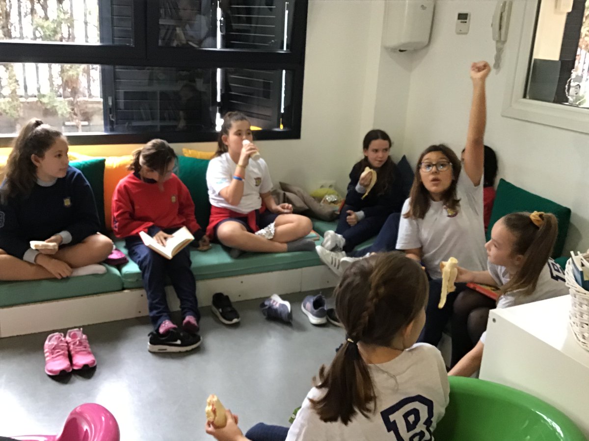 BibliobrainsLP's tweet image. Segunda semana de lectura en @Colegio_Brains Las Palmas. Los alumnos de quinto en un "acalorado" debate, intentaban adivinar quienes eran los culpables de la desaparición de "Troya"