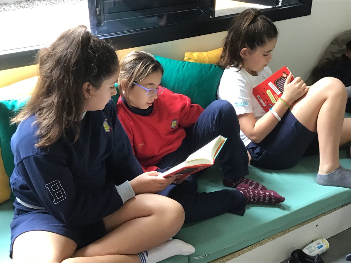 BibliobrainsLP's tweet image. Segunda semana de lectura en @Colegio_Brains Las Palmas. Los alumnos de quinto en un "acalorado" debate, intentaban adivinar quienes eran los culpables de la desaparición de "Troya"