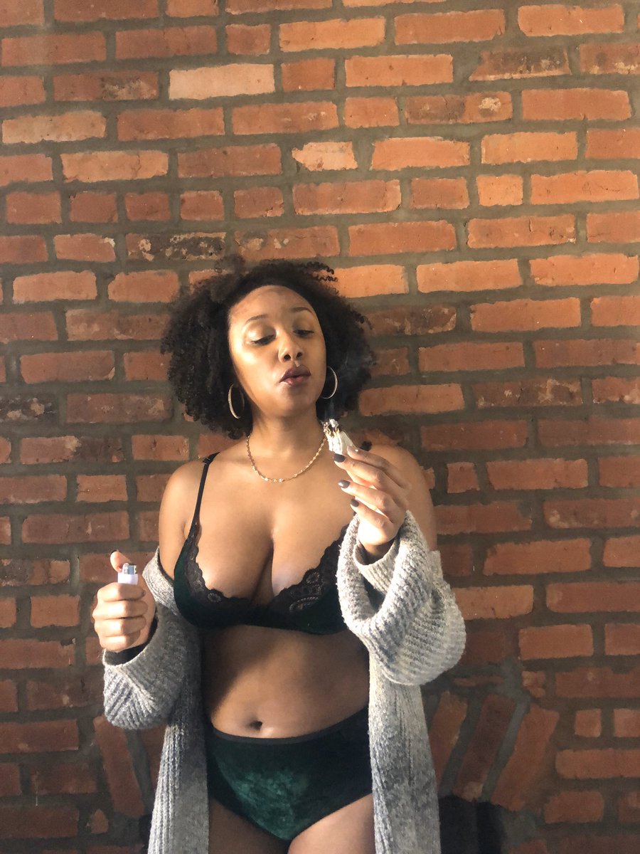 froeticsexology's tweet photo. 💋CASUAL SEX+COMMUNICATION

How do you initiate sex with a new person AND make sure you get what you want? What are some hang ups you have when it comes to casual sex? Are you a pro at approaching someone or do you take the backseat? #hookupculture #DatingAdvice https://t.co/H1I98mYnOj