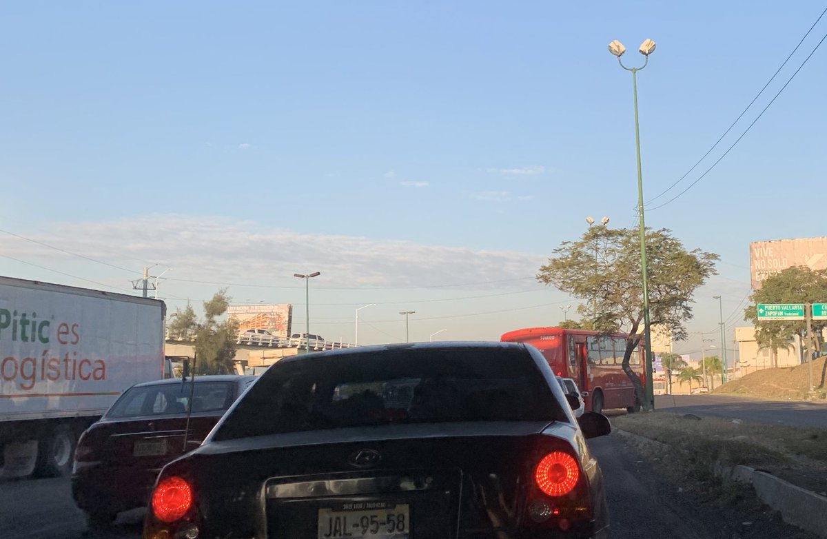 DeyBeaN's tweet photo. @TransporteJal @JaliscoVial @zona3noticias @Trafico_ZMG @ElTocinoDelDia @PabloLatapi Camion T04A-013 (646) cruzando camellón de LzrCardnas  entronq C. Chapala para salir a lateral fueron varios realizando la misma acción (8:20am) monitorear esta ruta hace poco se autorizó aumento https://t.co/YnHyJA4Qj2