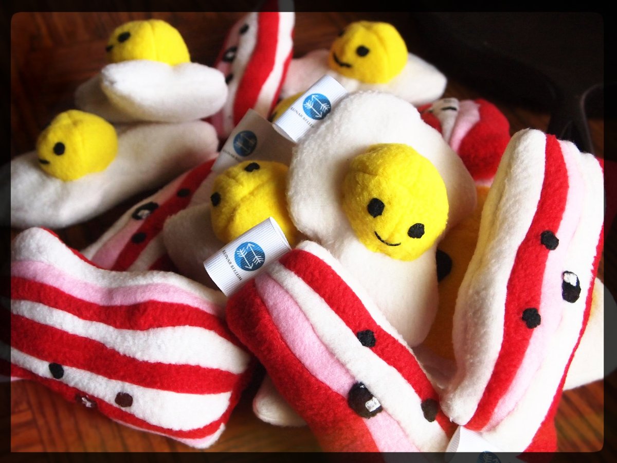LunarBellum's tweet photo. Why does my food keep giggling every time they hit the pan? 🍳🥓🤤  humm?🤔 I hope you all have a great morning and a week!
#morning #bacon #yummy #baconandeggs #tuesday #tuesdaymorning #cute #hungry #photooftheday https://t.co/QgQPyfyWNn