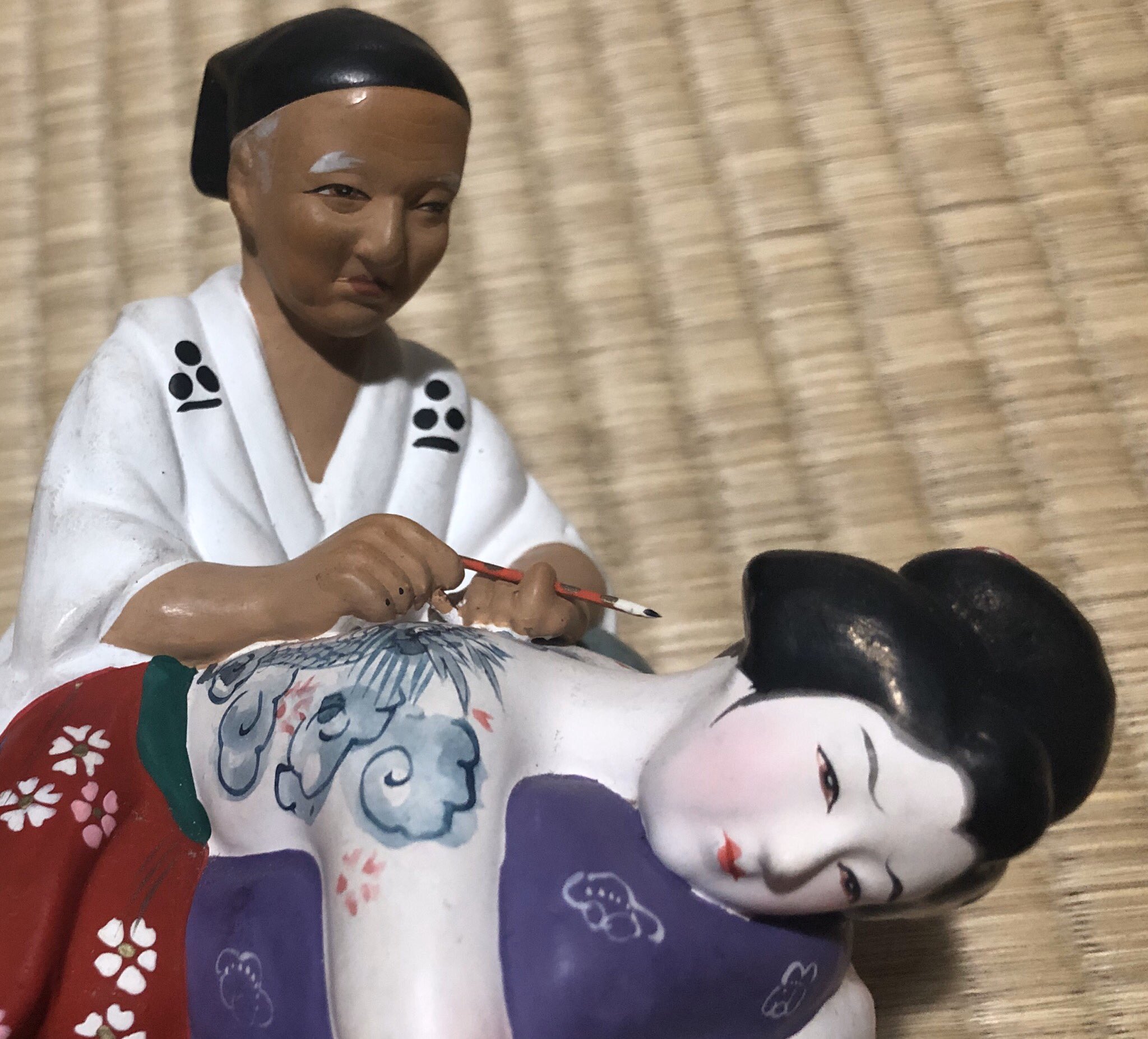 L400◇裏隠し春画人形 彫師と女 巾14.6cm 刺青 裏絵春画 老彫師