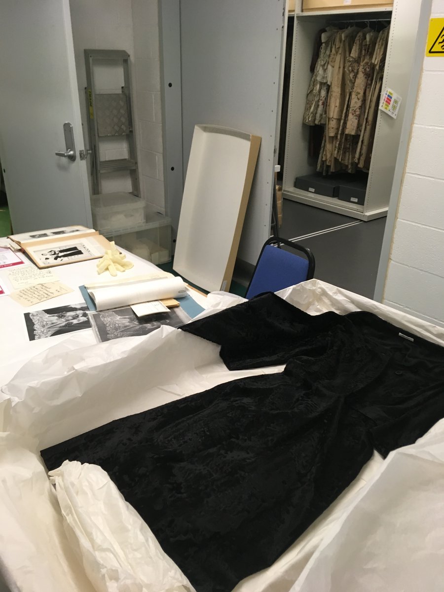 ReframingVL's tweet photo. @topshammuseum @bdcmuseum @visitexeter The wonderful @RAMMuseum and its spectacular dress collections (not to mention the stack of Vogue magazines we spent most of the day perusing) at The Ark in #Exeter.
#vivienleigh #dresshistory #fashion #glamour #hollywood #Vogue @visitexeter https://t.co/eq5hREXLrX