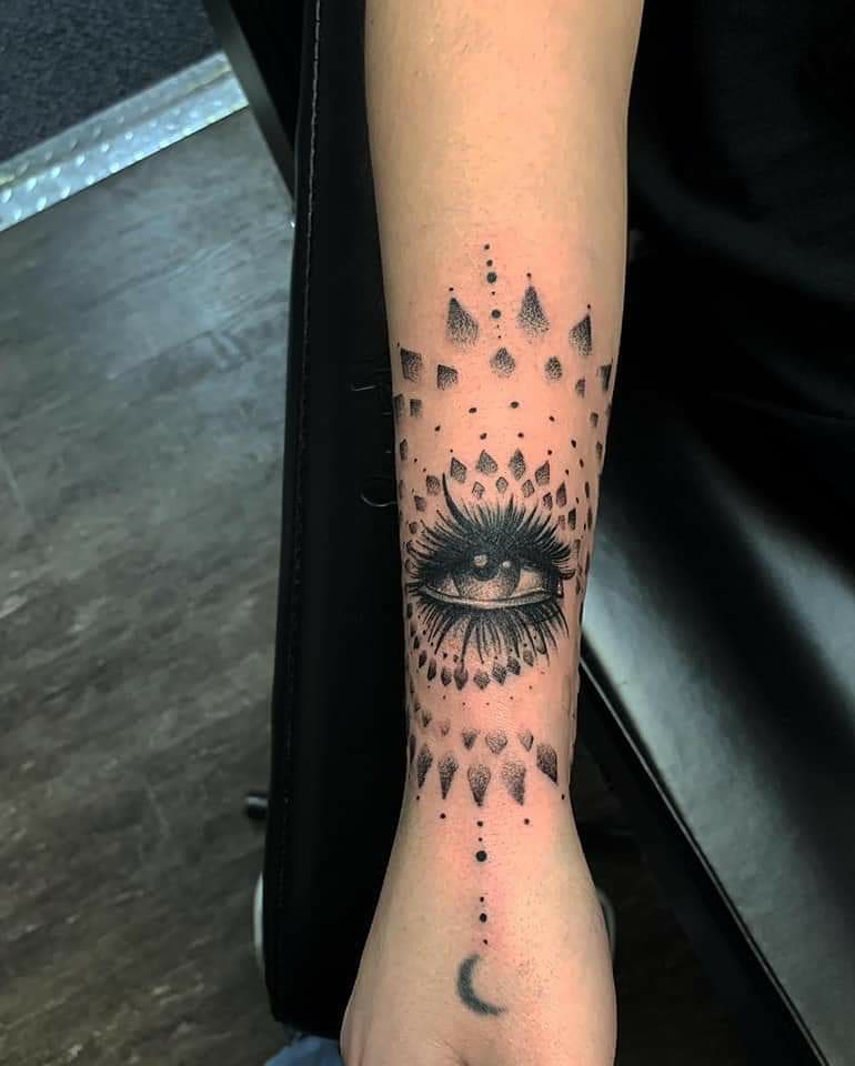 1 pic. Just thought I'd hop on and share my new #ink w you guys ! #tattoo #eyetattoo #newink #eye #trippy #trippytattoo #newink #TattooArt #freshink https://t.co/P7ap3qz1BL